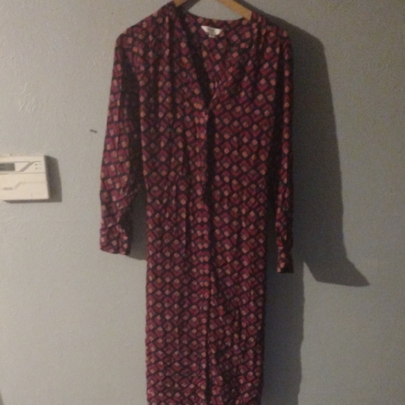 Elegant Patterned Dress - Picture 1 of 3
